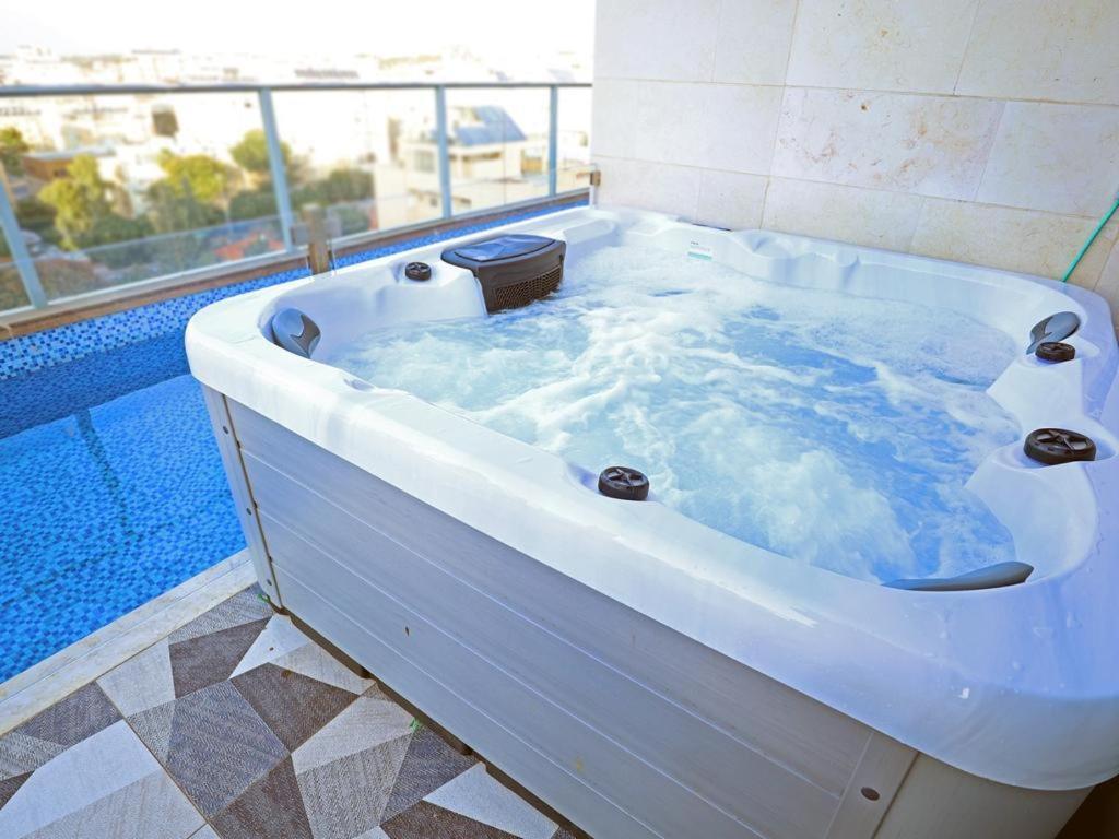 Luxury Rooftop Apartment In Netanya Eksteriør billede